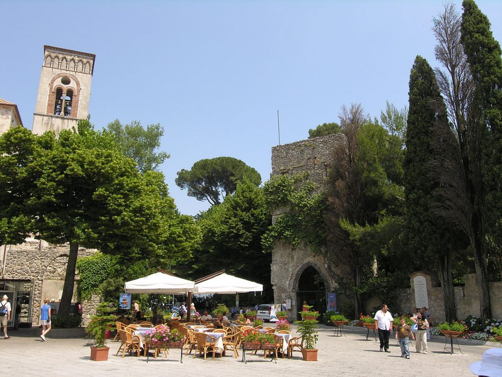 1280px-Center_of_Ravello_Italy-1