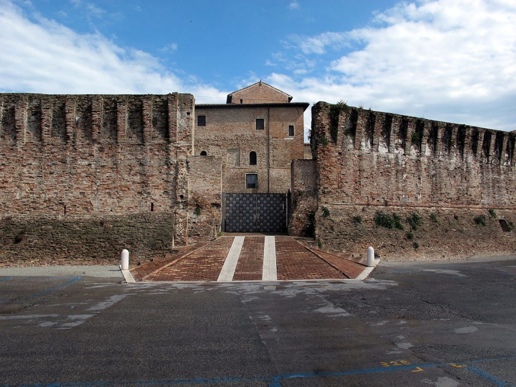 1280px-Castel_sismondo_05